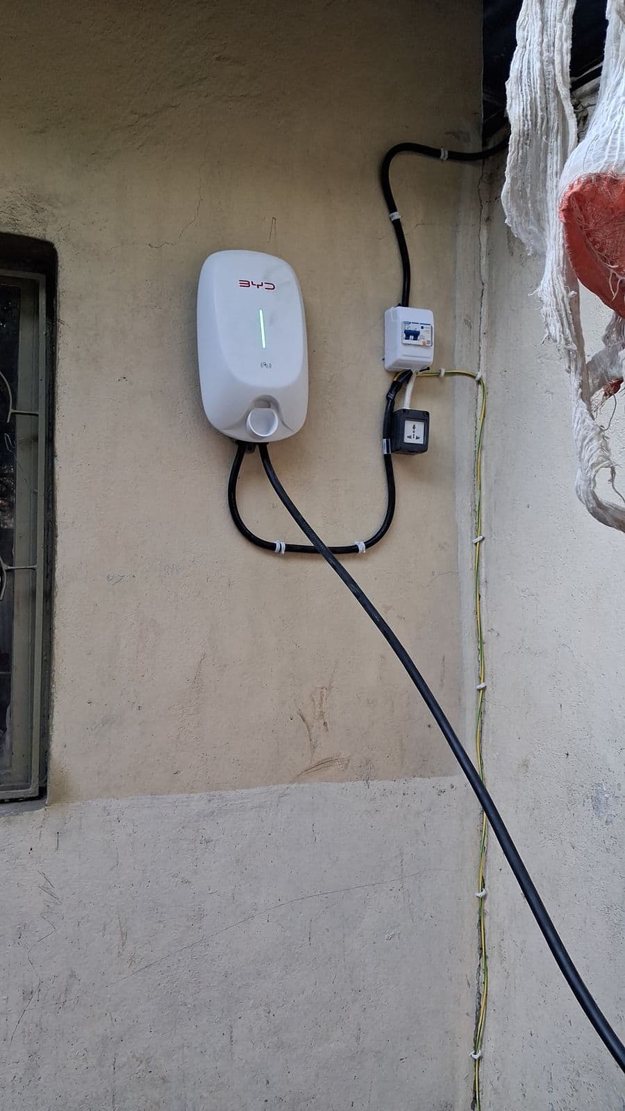 Wallbox mounted with its dedicated protection box