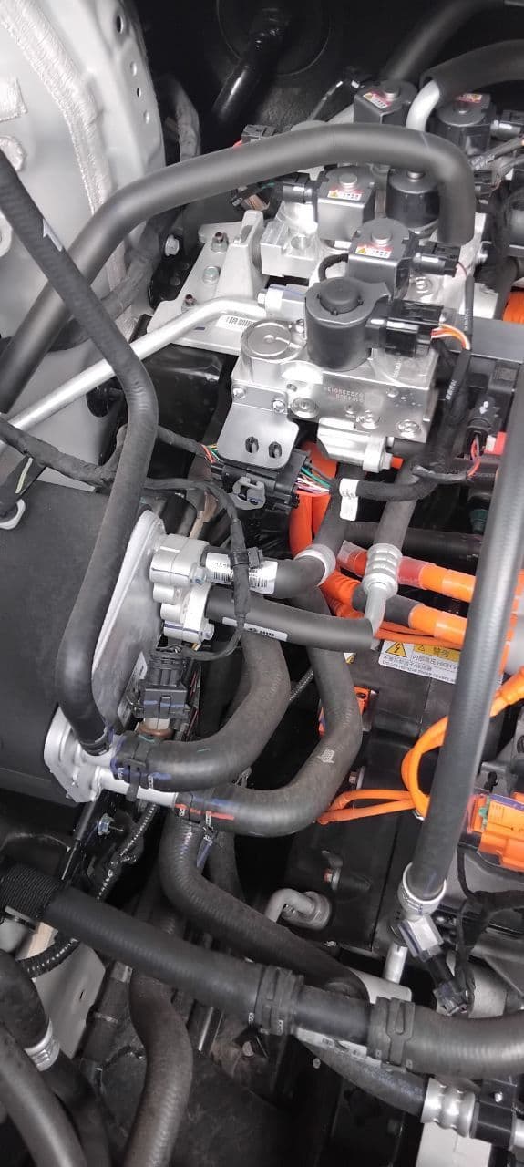 High-voltage harness routing in the vehicle bay