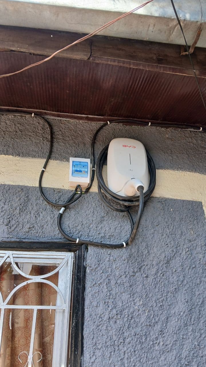 Wallbox on stone wall - banded cabling