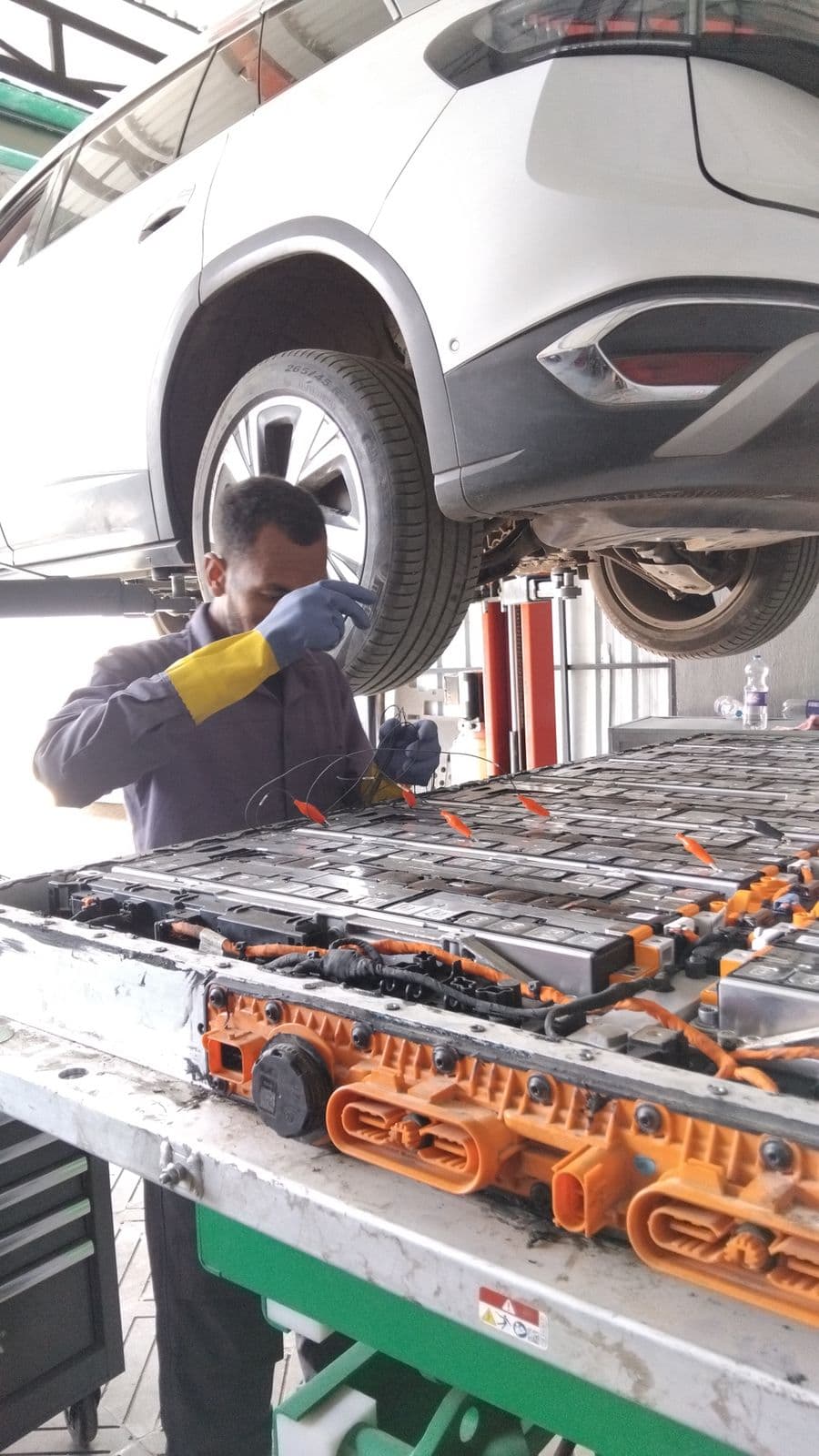 High-voltage system service