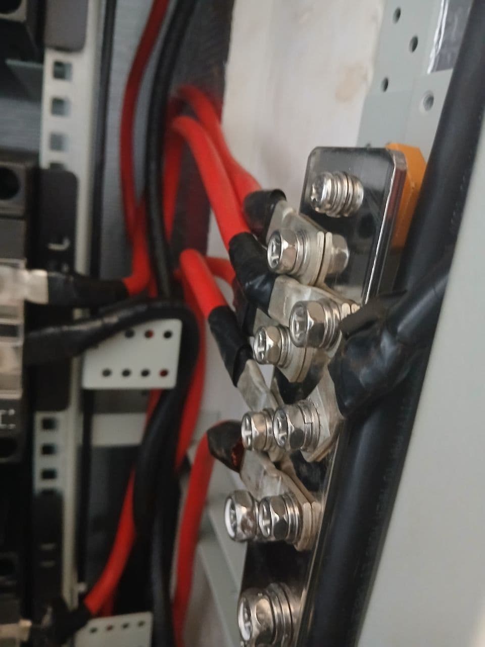 Battery lugs and fusing detail